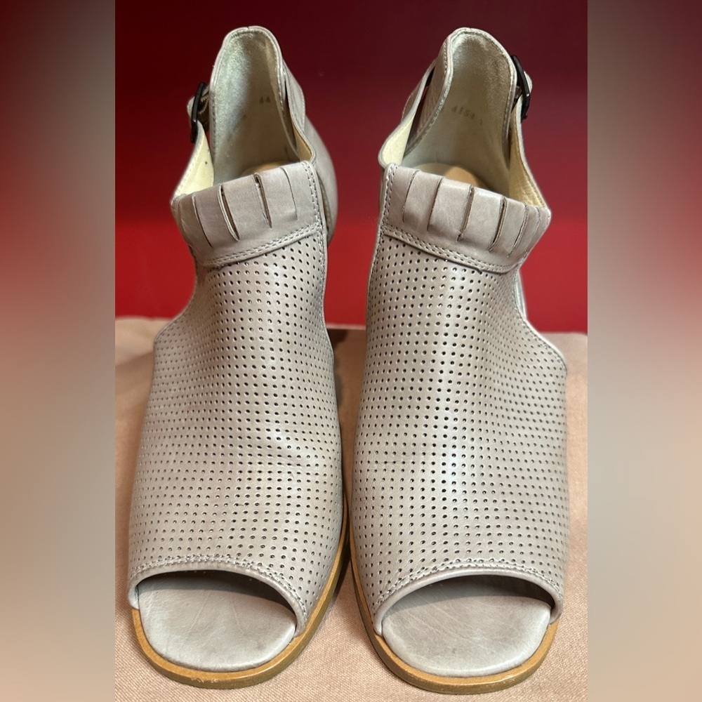 Paul Green Beige Leather Peep Toe Ankle Buckle Strap Bootie/Heels Women’s Sz 7